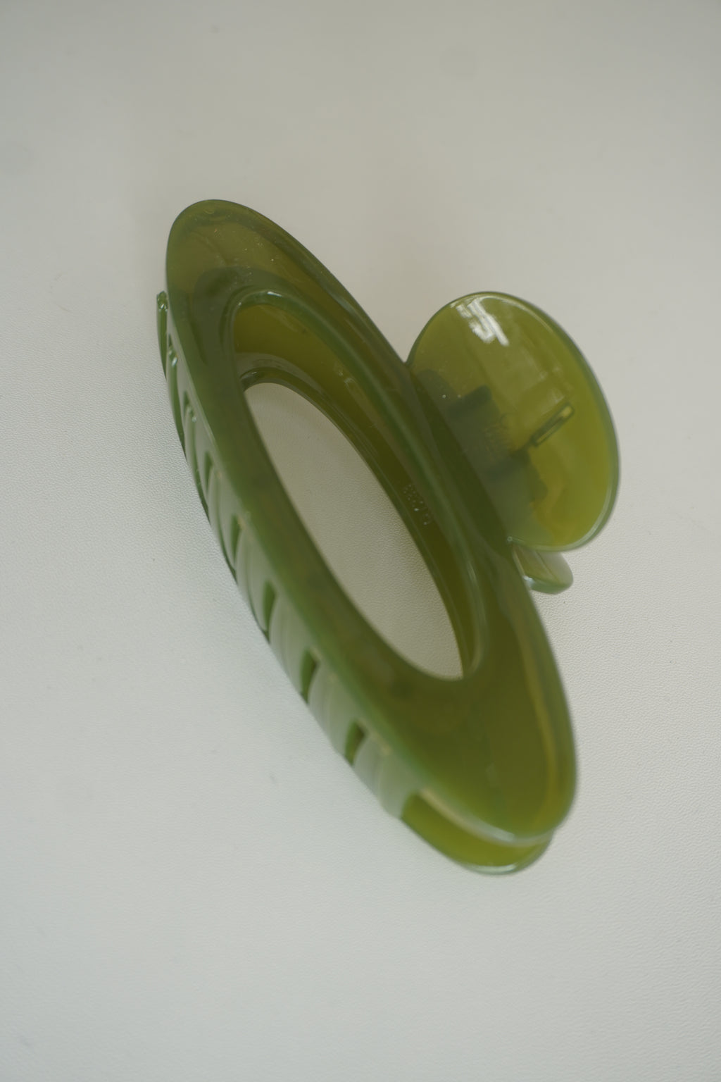 Pince à cheveux verte