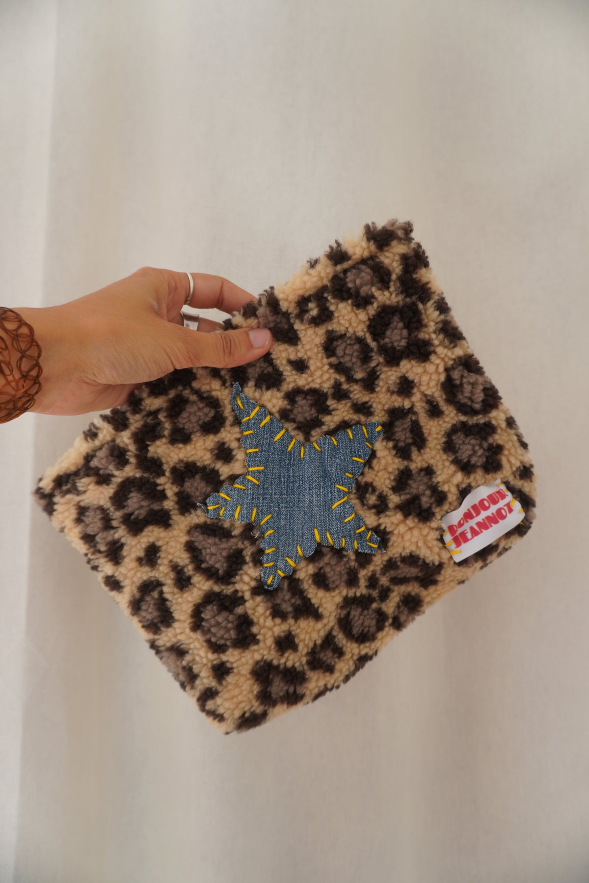 Trousse brodée étoile léopard