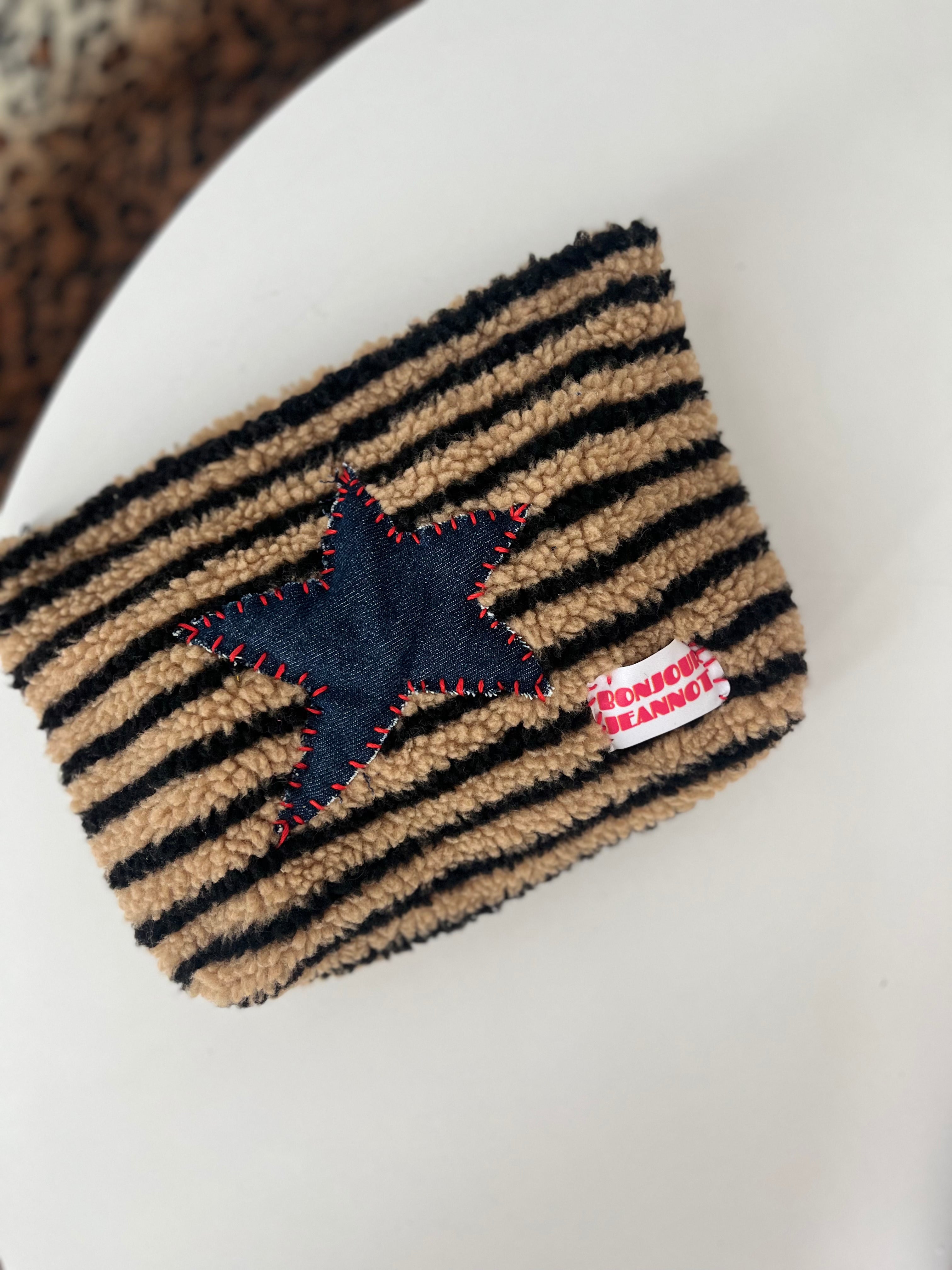 Trousse brodée étoile