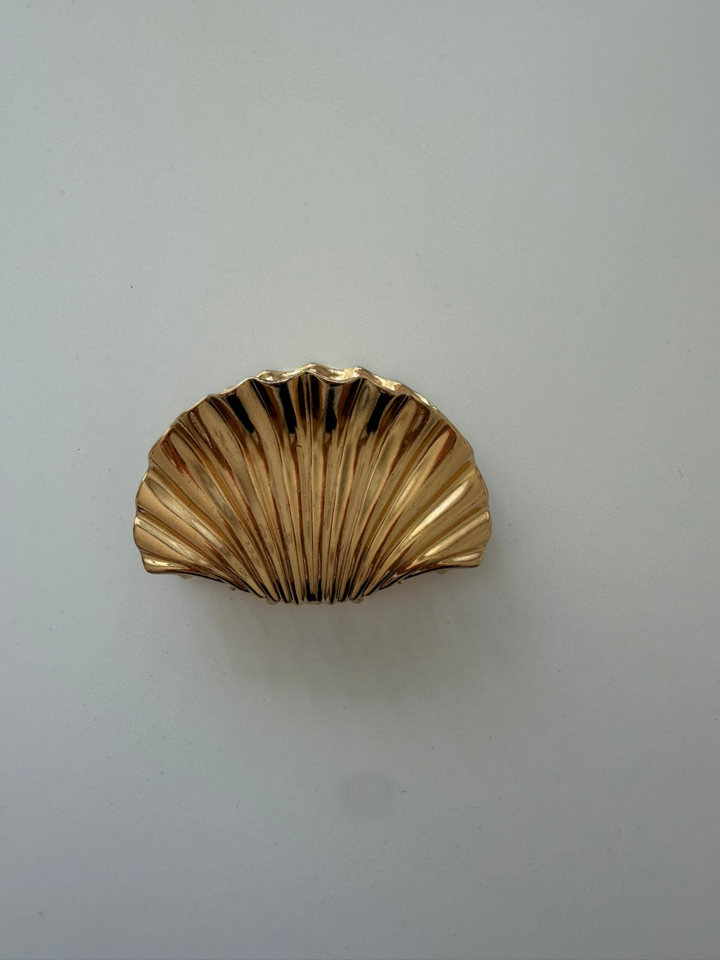 Pince à cheveux coquillage doré
