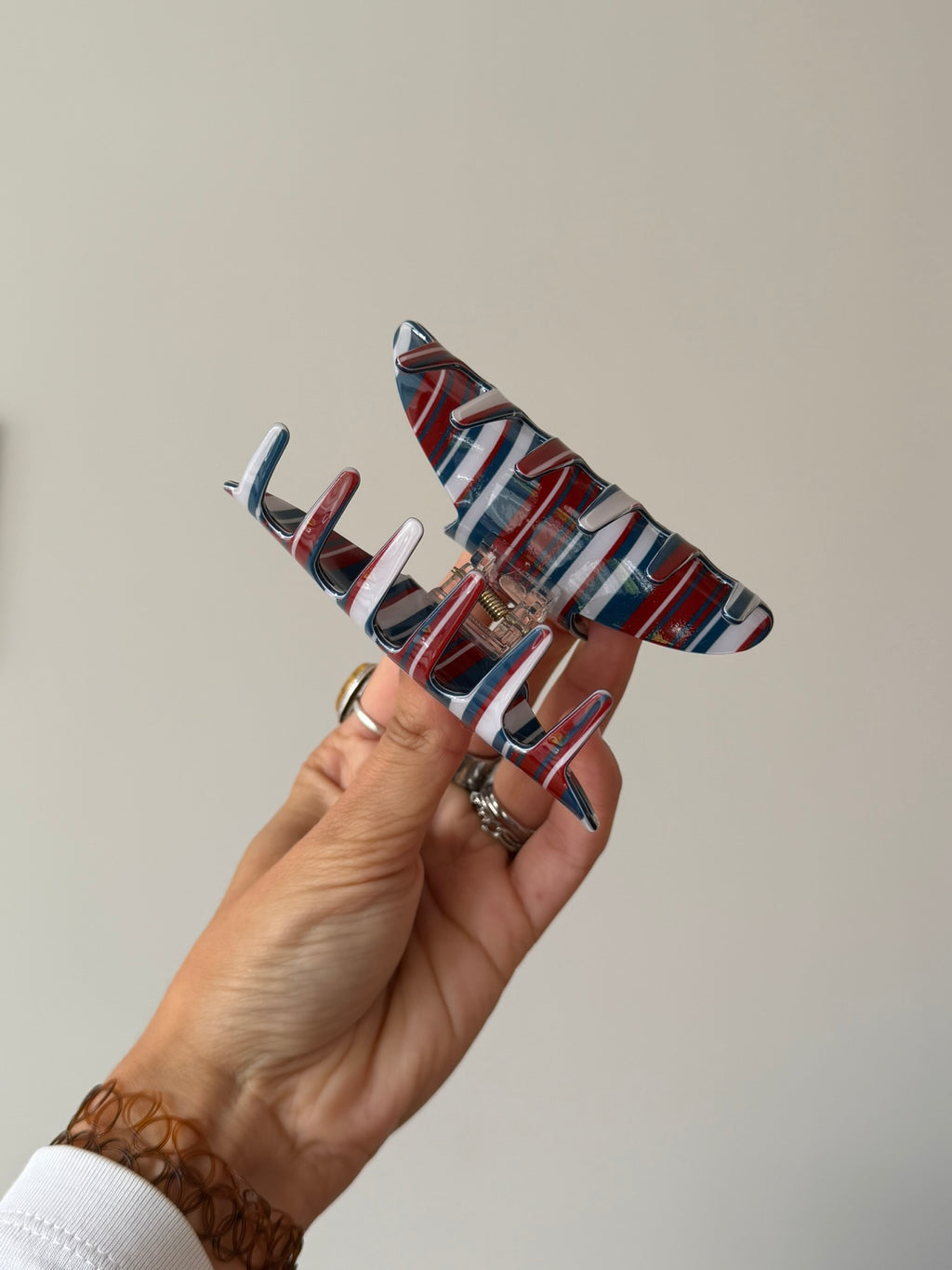 Pince à cheveux à rayures – Bleu, rose ou rouge