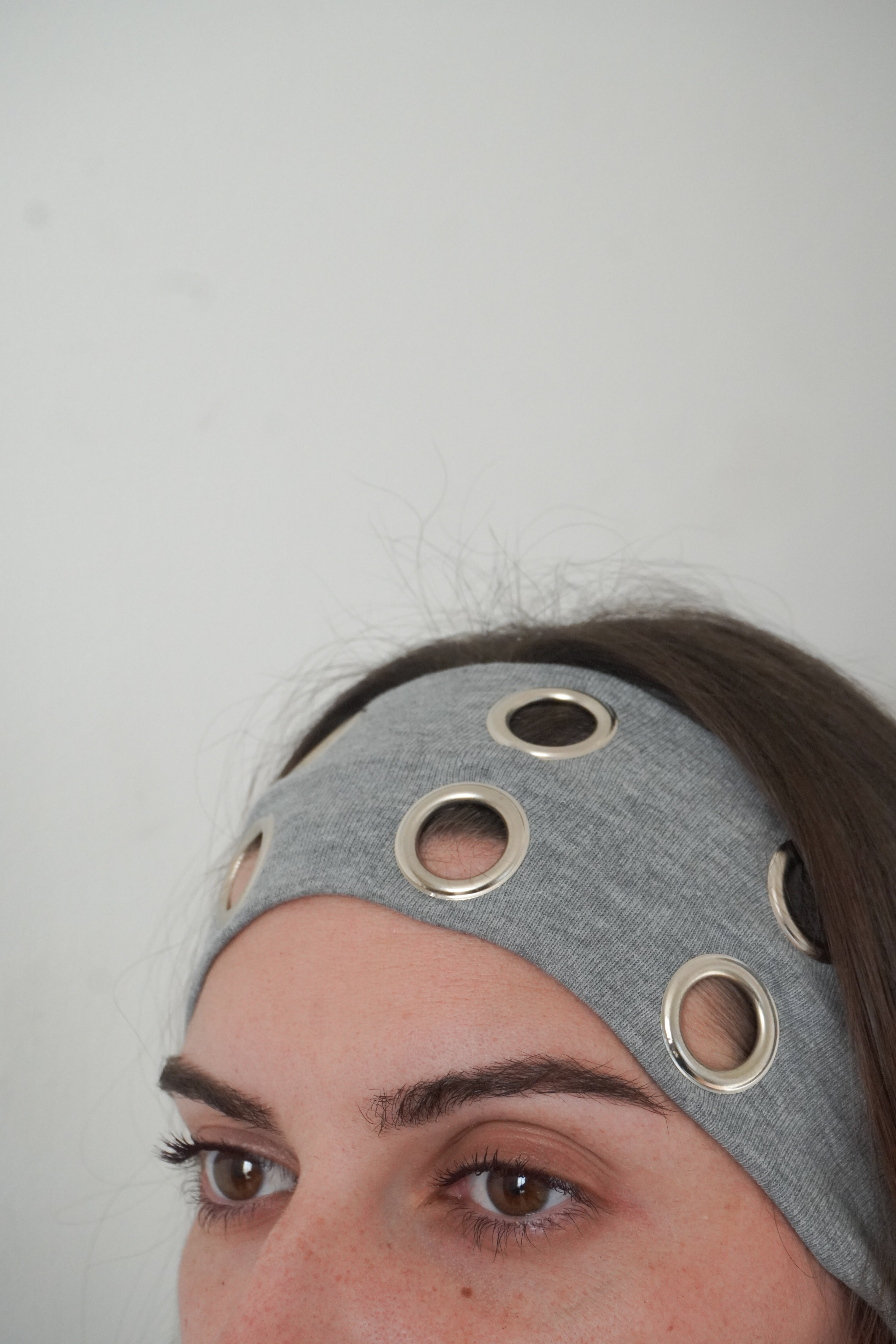 Bandeau oeillets gris