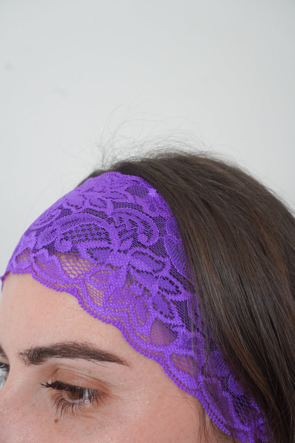 Bandeau en dentelle violet