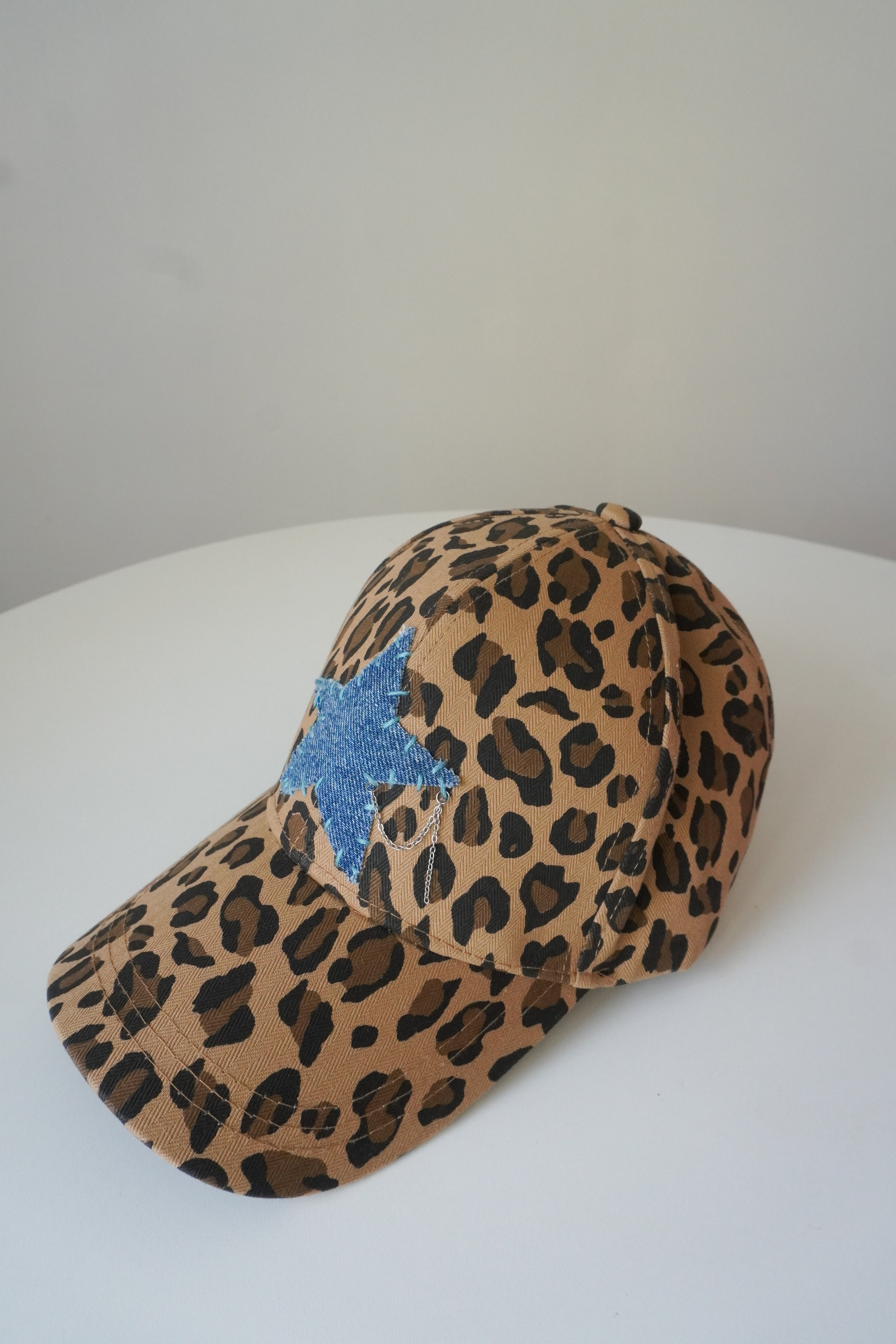 Casquette étoile léopard