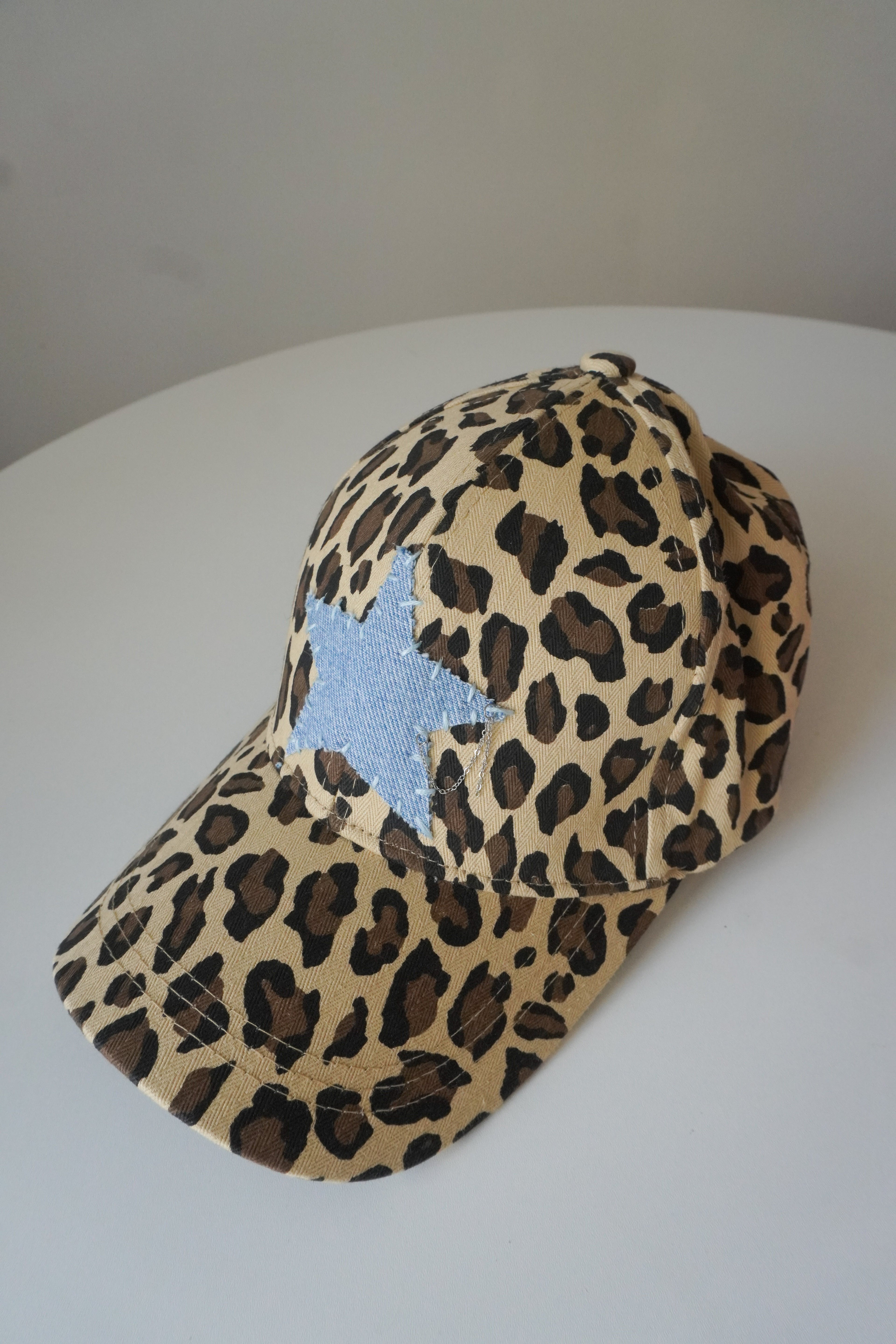 Casquette étoile léopard