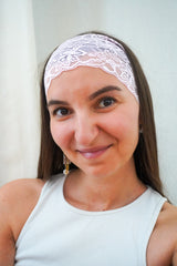 Bandeau en dentelle rose claire
