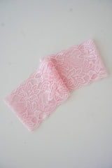 Bandeau en dentelle rose claire