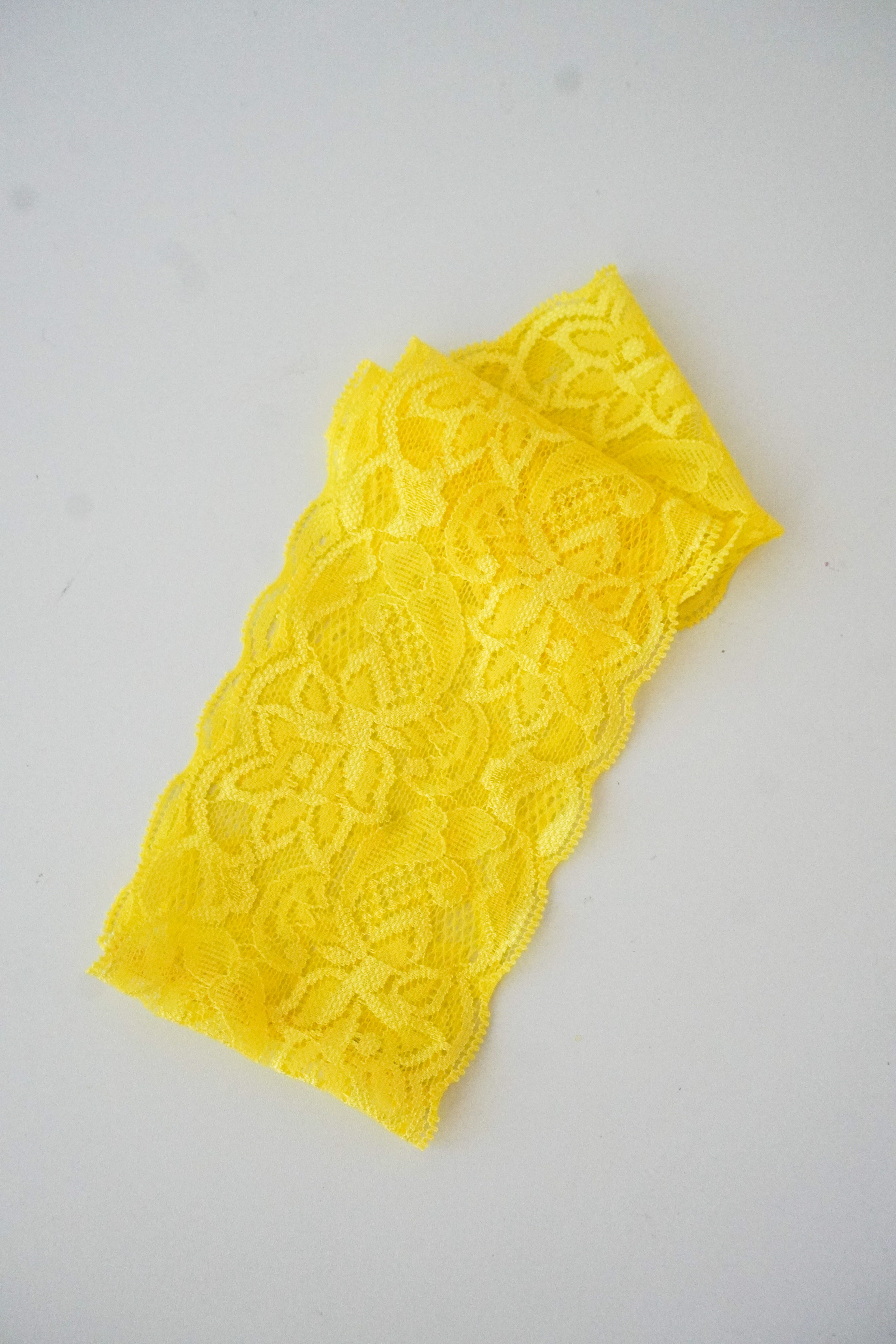 Bandeau en dentelle jaune