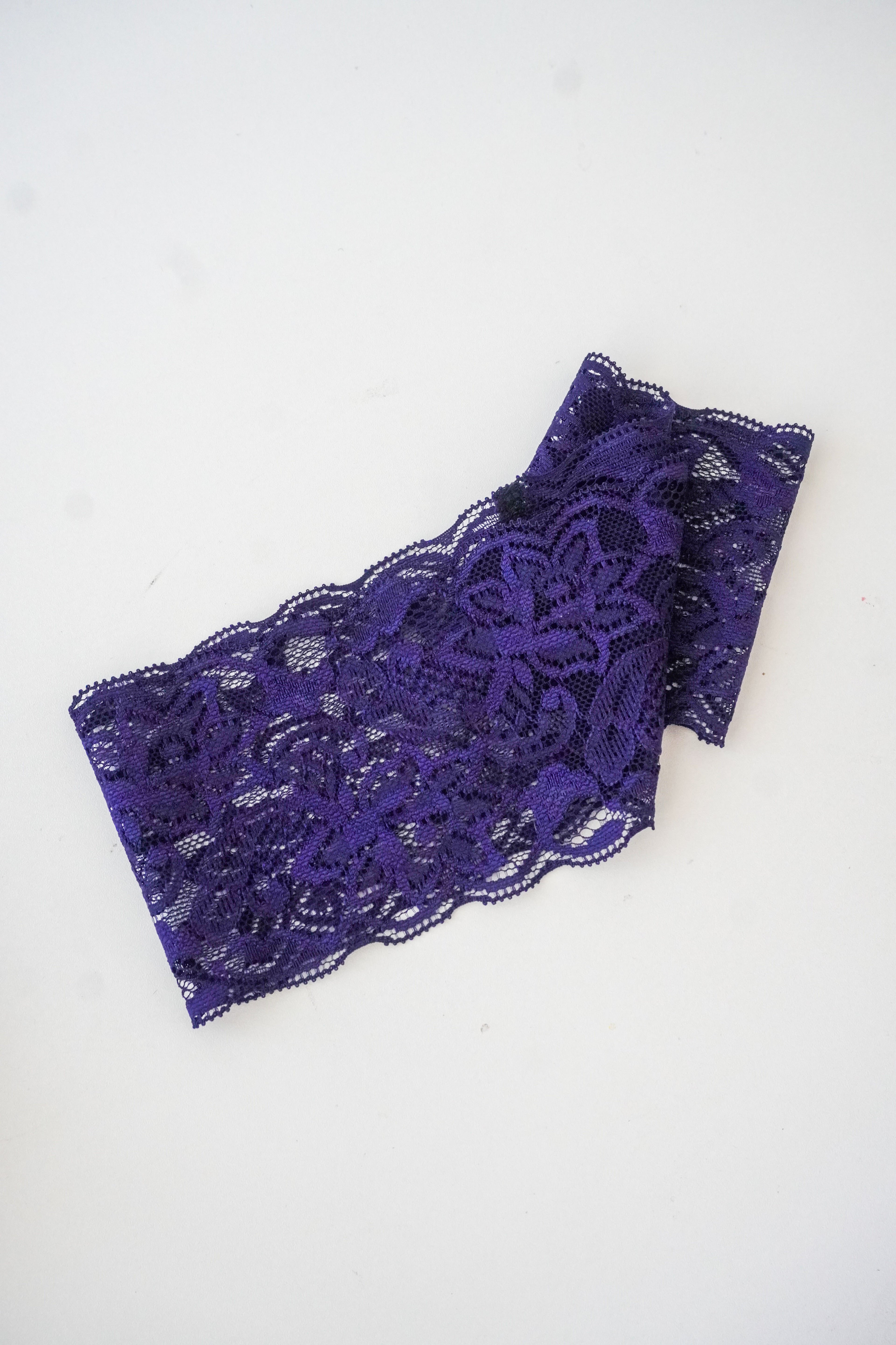 Bandeau en dentelle bleu nuit