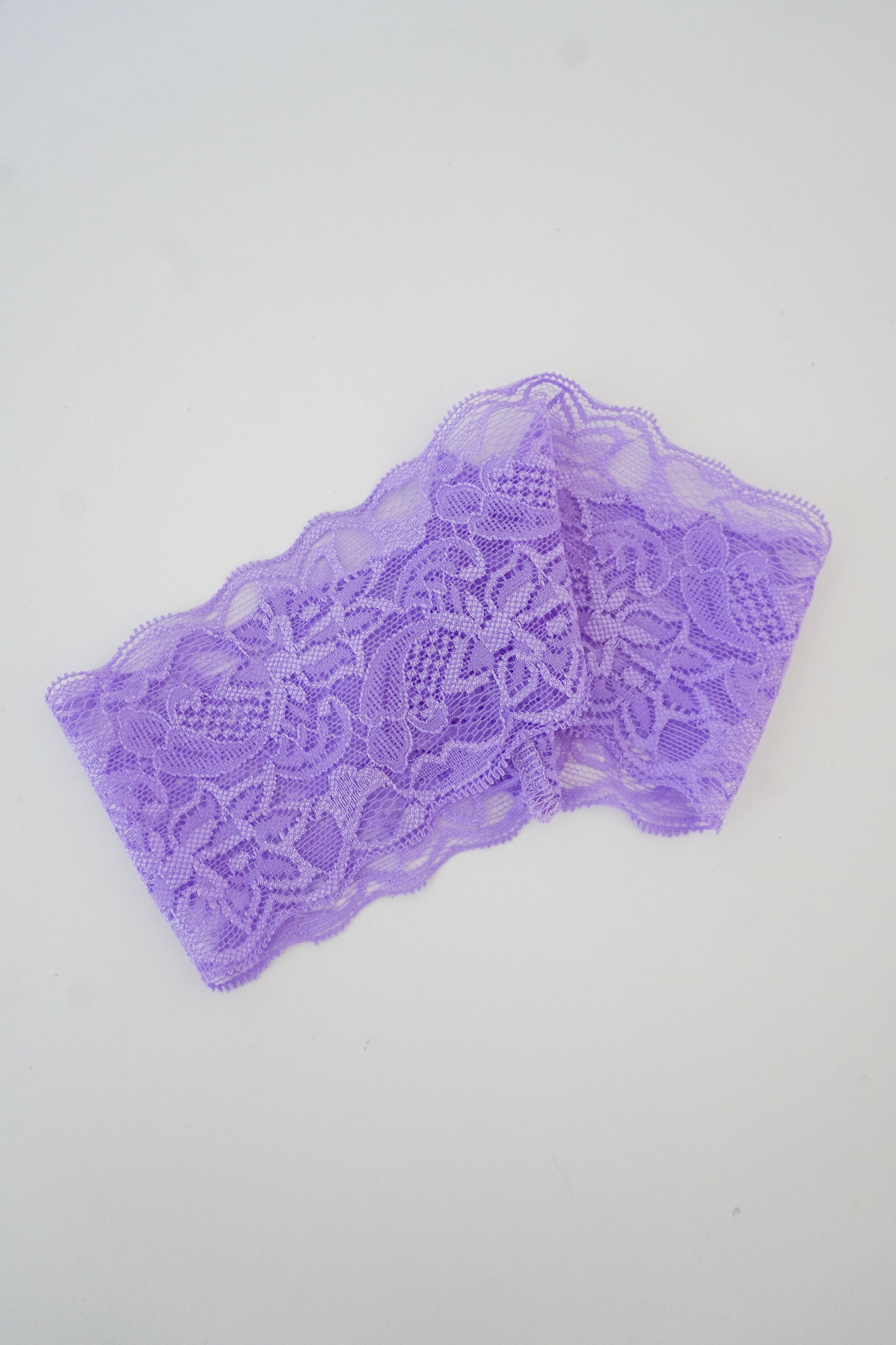 Bandeau en dentelle lila